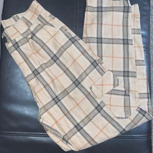 Super cute cargo pants size Medium!